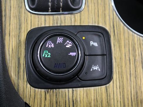 Used 2017 GMC Acadia Denali w/ Technology Package AWD/4WD image 39