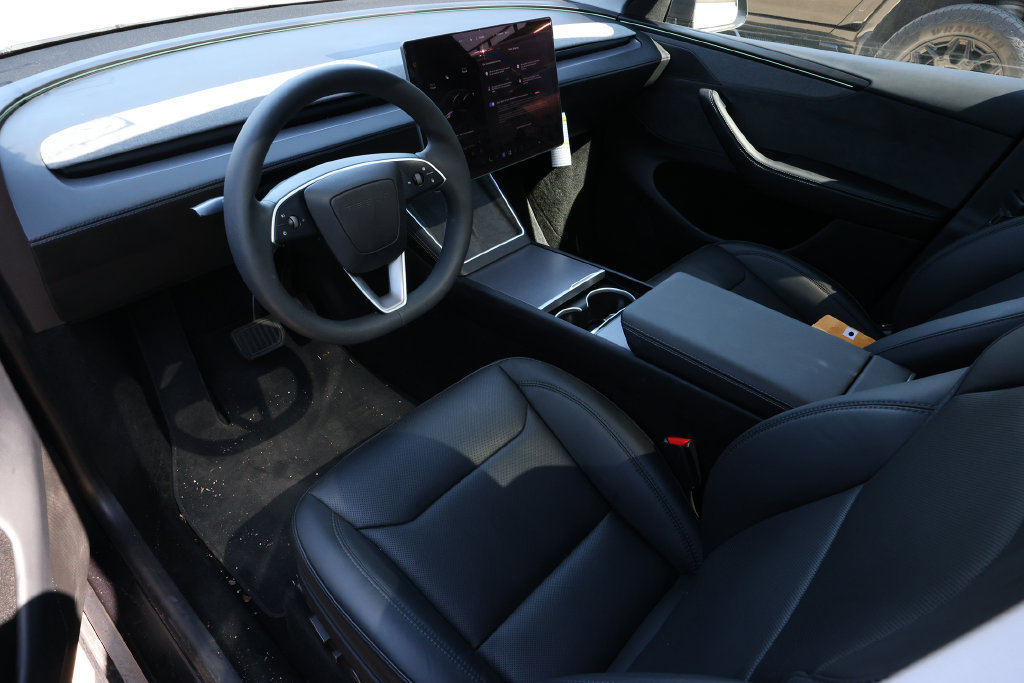 Used 2026 Tesla Model Y Long Range AWD/4WD image 9