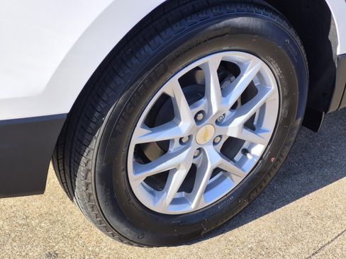 Used 2024 Chevrolet Equinox LT FWD image 7
