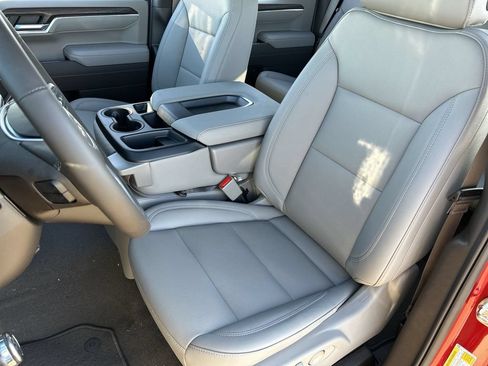 Used 2026 GMC Sierra 1500 SLT AWD/4WD image 19