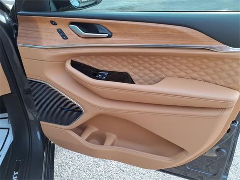 Used 2023 Jeep Grand Cherokee Summit image 97