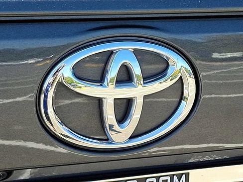 Used 2025 Toyota RAV4 XLE AWD/4WD image 28