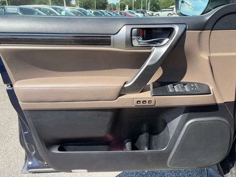 Used 2022 Lexus GX 460 Premium w/ Premium Package AWD/4WD image 30