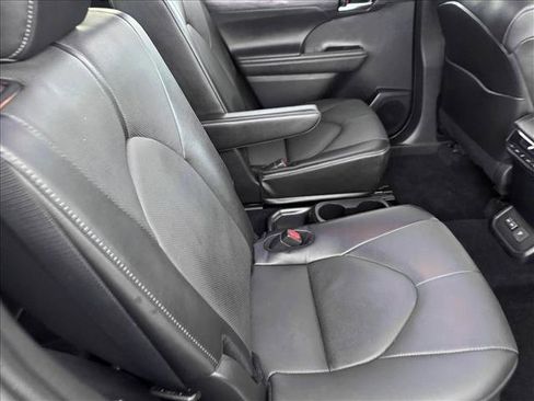 Certified 2025 Toyota Highlander Limited image 19