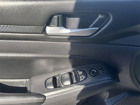 Used 2024 Nissan Altima 2.5 SV image 16