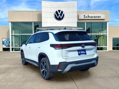 New 2026 Volkswagen Tiguan SE image 2