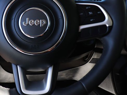 Used 2019 Jeep Renegade Latitude FWD image 55