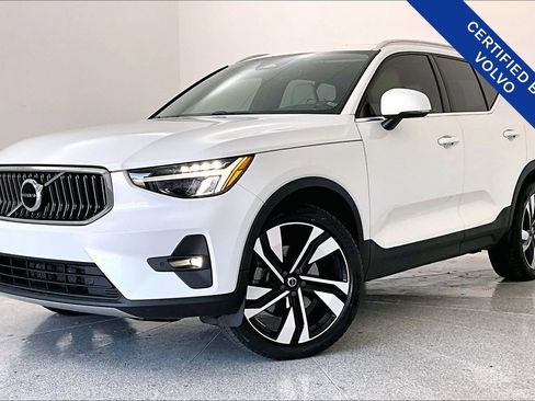 Used 2023 Volvo XC40 B4 Plus w/ Protection Package Premier image 15
