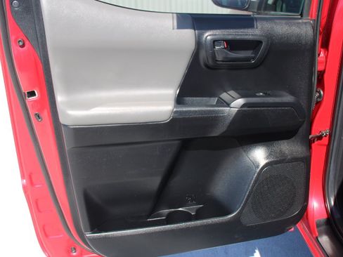 Used 2022 Toyota Tacoma SR AWD/4WD image 12