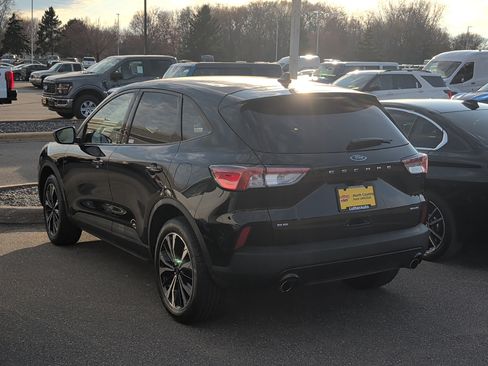 Certified 2022 Ford Escape SE w/ SE Sport Appearance Package AWD/4WD image 3