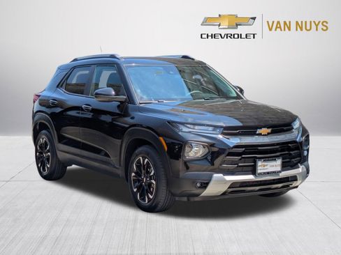 Used 2023 Chevrolet TrailBlazer LT FWD image 3