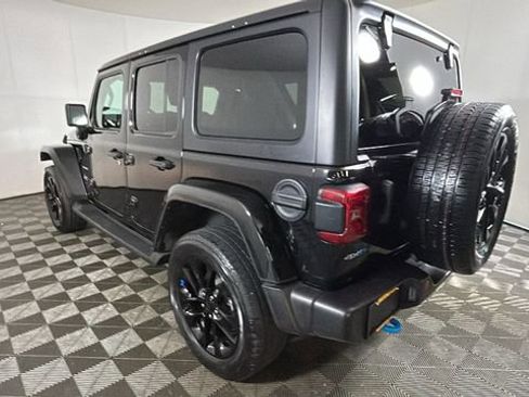 Used 2023 Jeep Wrangler Unlimited Sahara w/ Cold Weather Group AWD/4WD image 5