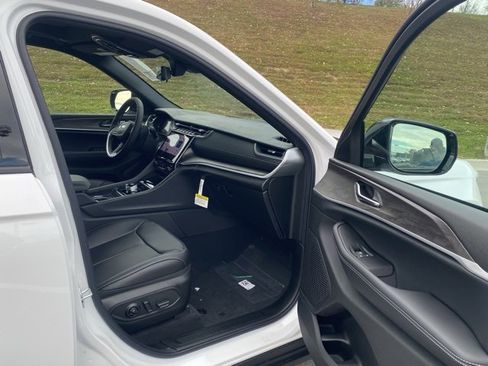 New 2025 Jeep Grand Cherokee Limited image 29