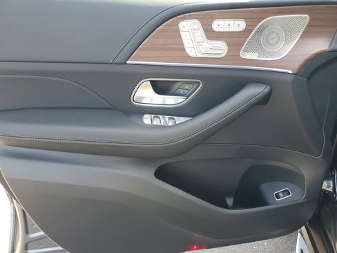New 2026 Mercedes-Benz GLS 580 4MATIC image 19