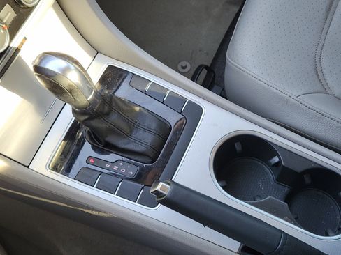 Used 2013 Volkswagen Passat 2.5 SE image 19