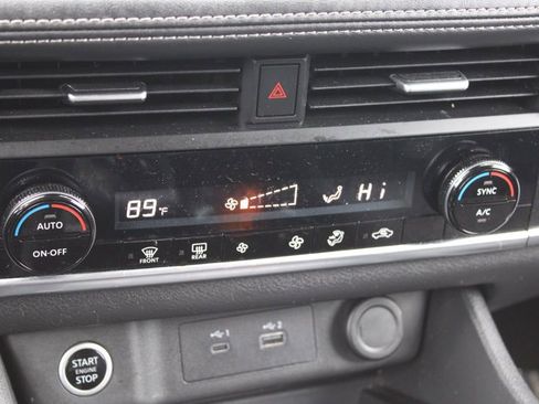 Used 2023 Nissan Rogue SV image 37