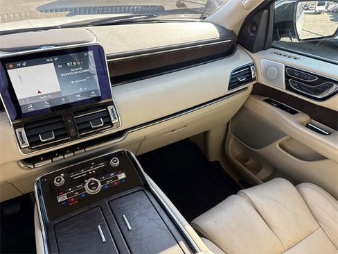 Used 2019 Lincoln Navigator Reserve image 15