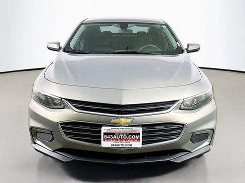 Used 2017 Chevrolet Malibu LT image 2