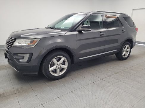 Used 2016 Ford Explorer XLT w/ Equipment Group 202A AWD/4WD image 2