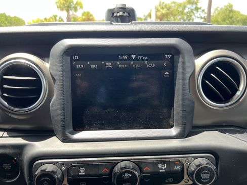 Used 2018 Jeep Wrangler Unlimited Rubicon AWD/4WD image 23