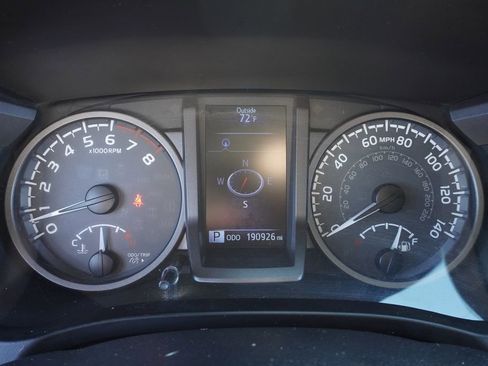 Used 2018 Toyota Tacoma TRD Off-Road w/ Technology Package image 22