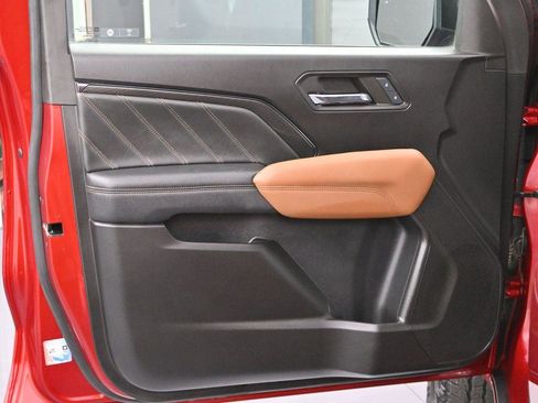 Used 2024 GMC Canyon AT4 w/ Canyon Safety Plus Package AWD/4WD image 9