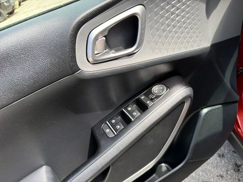 Used 2021 Kia Soul LX FWD image 11