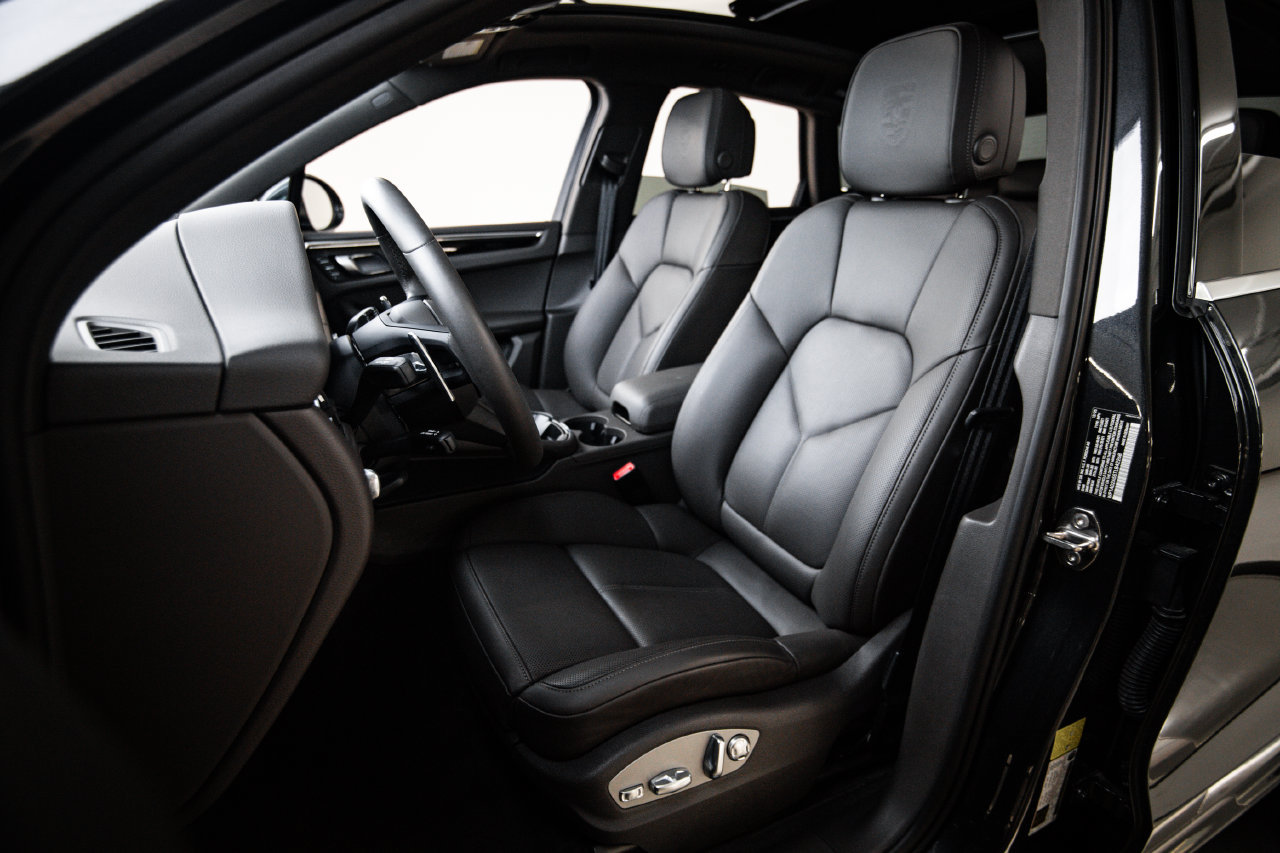 Certified 2026 Porsche Macan S AWD/4WD image 5