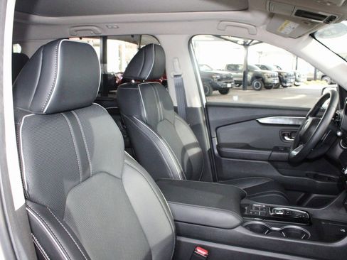 Used 2025 Honda Pilot Elite image 39
