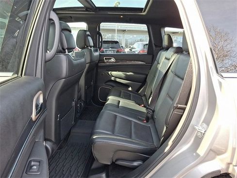 Used 2017 Jeep Grand Cherokee Overland image 10