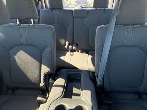 Used 2025 Honda Pilot Sport image 21