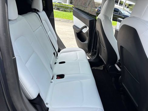 Used 2022 Tesla Model Y Performance AWD/4WD image 18