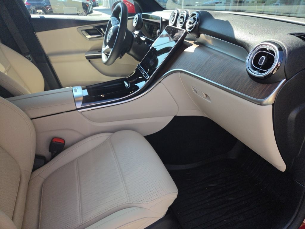 Used 2026 Mercedes-Benz GLC 300 image 12