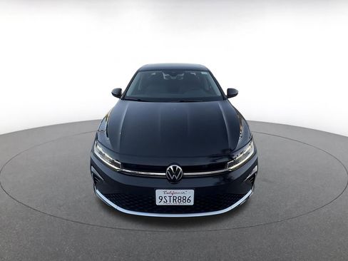 Used 2025 Volkswagen Jetta SE image 4