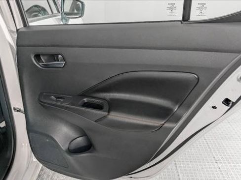Used 2022 Nissan Versa SR FWD image 19