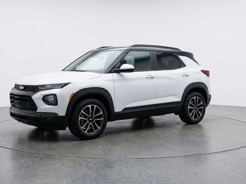 Used 2025 Chevrolet TrailBlazer LT image 3