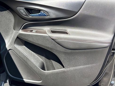 Certified 2022 Chevrolet Equinox RS FWD image 11