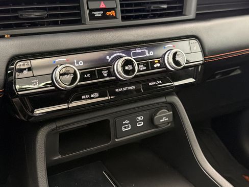 Used 2025 Honda Pilot TrailSport image 20