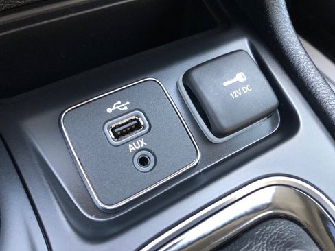 Used 2019 Jeep Cherokee Limited w/ Trailer Tow Group image 32