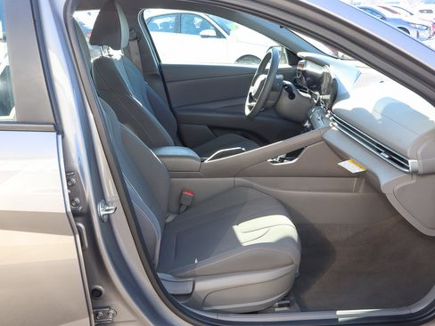 Used 2024 Hyundai Elantra SEL image 21