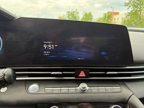 Used 2023 Hyundai Elantra SEL w/ Convenience Package FWD image 17