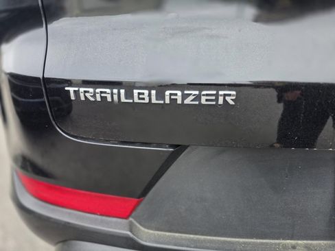 Used 2023 Chevrolet TrailBlazer LS image 2