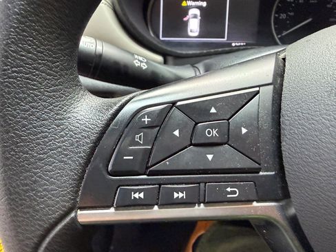 Used 2020 Nissan Versa SV image 33