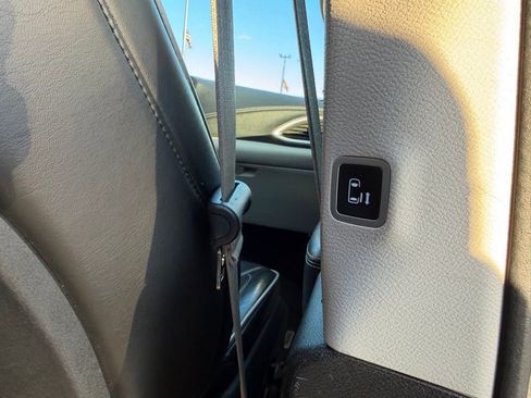 Used 2022 Chrysler Pacifica Limited image 31