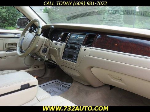 Used 2007 Lincoln Town Car Signature RWD image 6