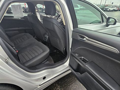Used 2019 Ford Fusion SE FWD image 24