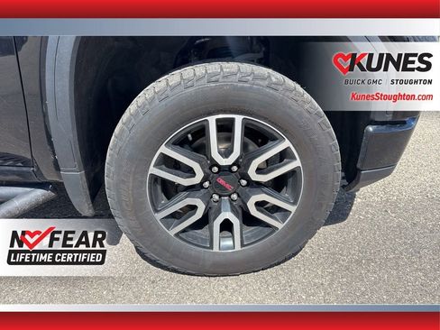 Used 2023 GMC Sierra 1500 AT4 w/ Technology Package AWD/4WD image 15