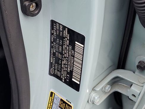 Used 2025 Hyundai Venue SEL FWD image 32
