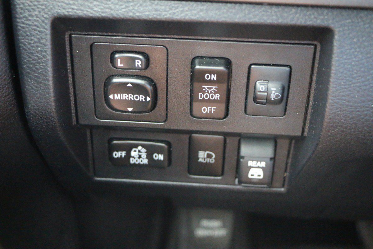 Used 2020 Toyota Tundra SR5 w/ TRD Off-Road Package AWD/4WD image 18