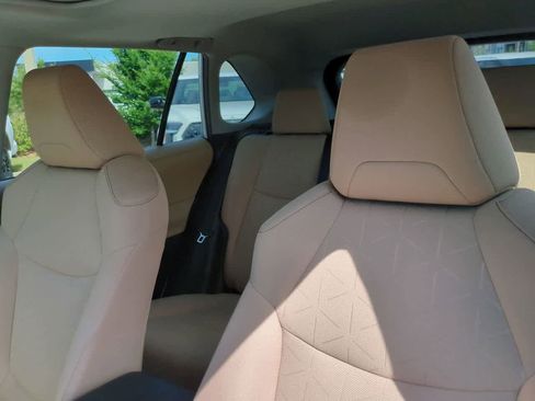 Certified 2022 Toyota RAV4 XLE w/ Convenience Package image 8